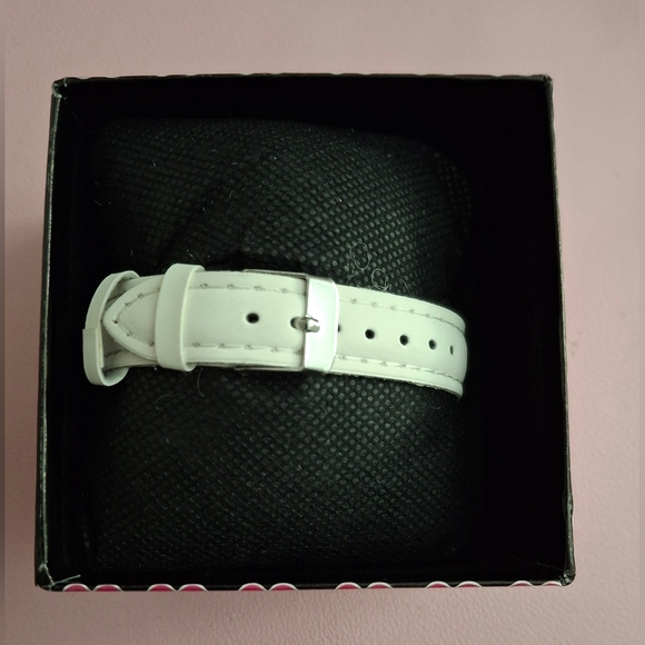 Elegant White and Gold Women's Watch NIB - Picture 2 of 3